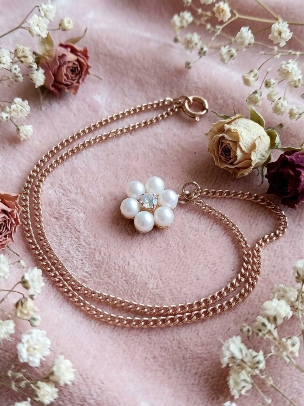 Vintage Faux Pearl Flower Daisy Charm Necklace on Gold Chain w/Crystal Center